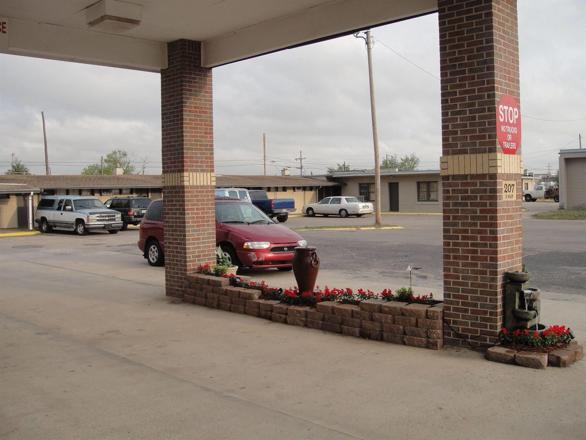 Trails West Motel South Hutchinson Exterior foto